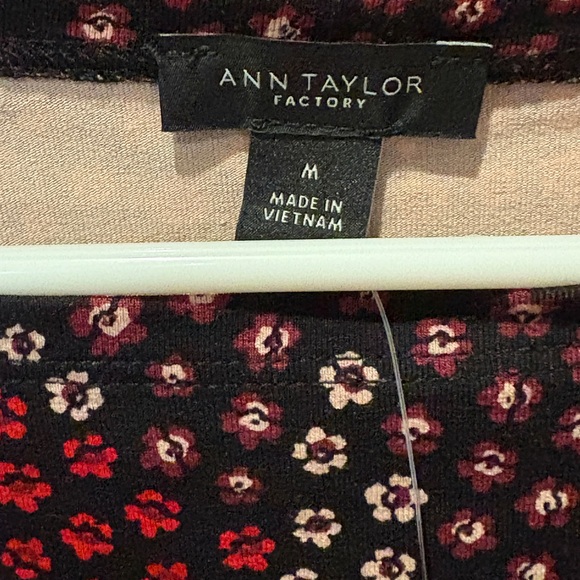Ann Taylor Factory Floral 3/4 Sleeve Top - Picture 3 of 9